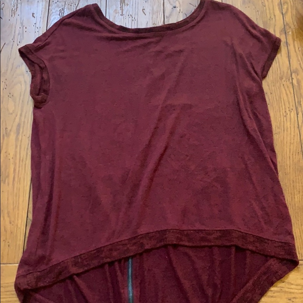 Women’s Short Sleeve Top with Back Zipper